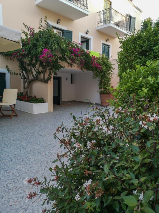 Twin House Spetses Hotel Exterior photo