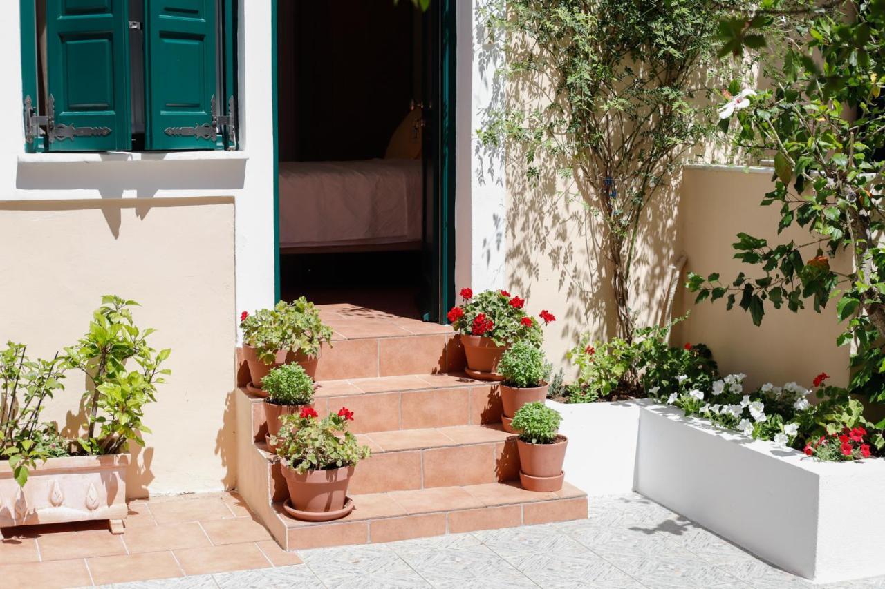 Twin House Spetses Hotel Exterior photo