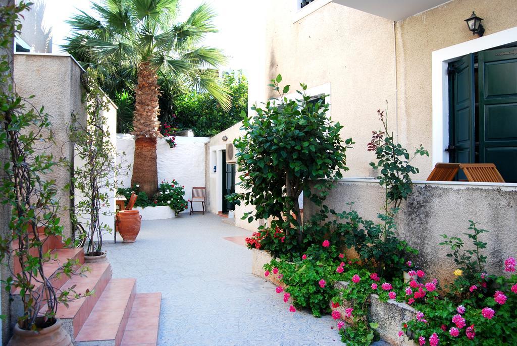 Twin House Spetses Hotel Exterior photo