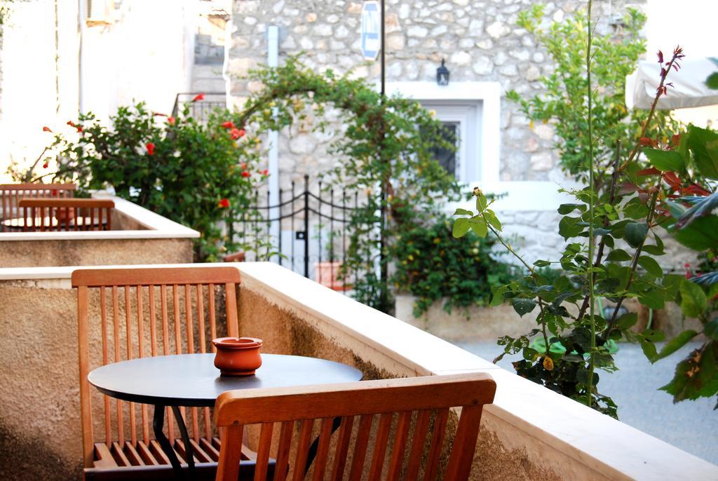 Twin House Spetses Hotel Exterior photo