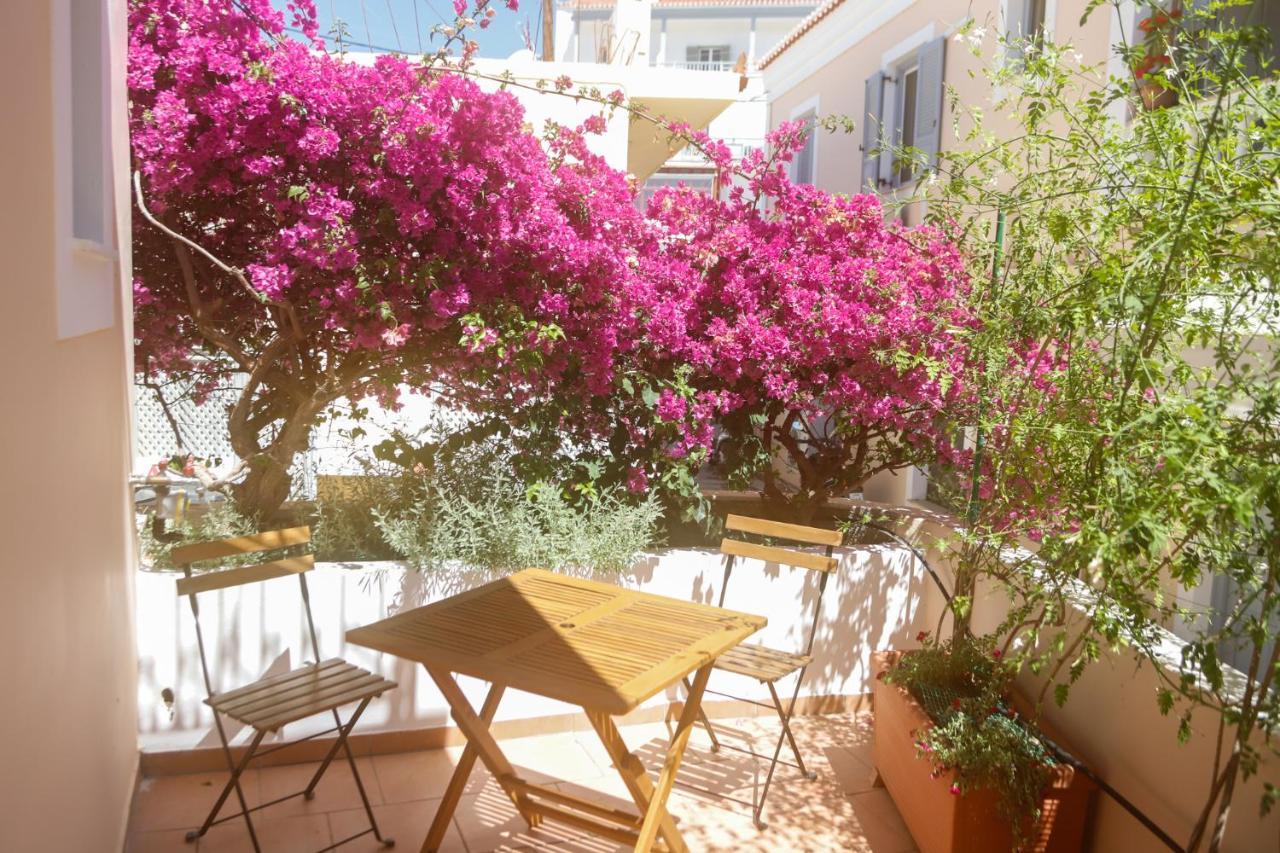 Twin House Spetses Hotel Exterior photo