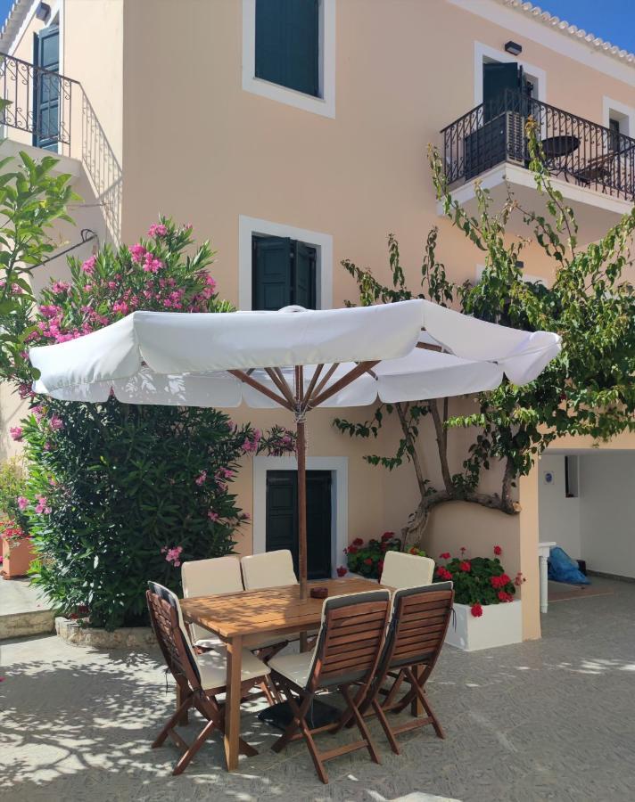 Twin House Spetses Hotel Exterior photo