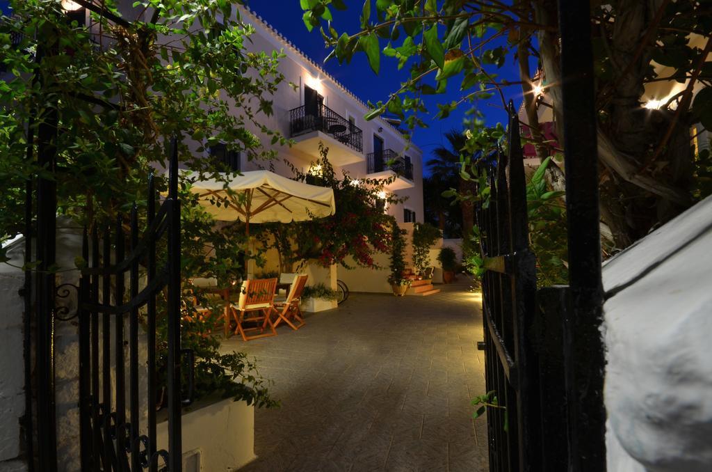 Twin House Spetses Hotel Exterior photo